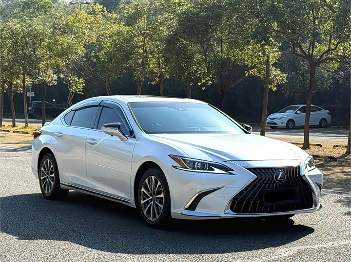 Фото 3 - Lexus ES