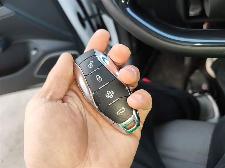 Фото 9 - Hongqi EH7