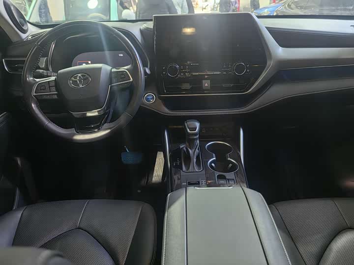 Фото 8 - Toyota Highlander