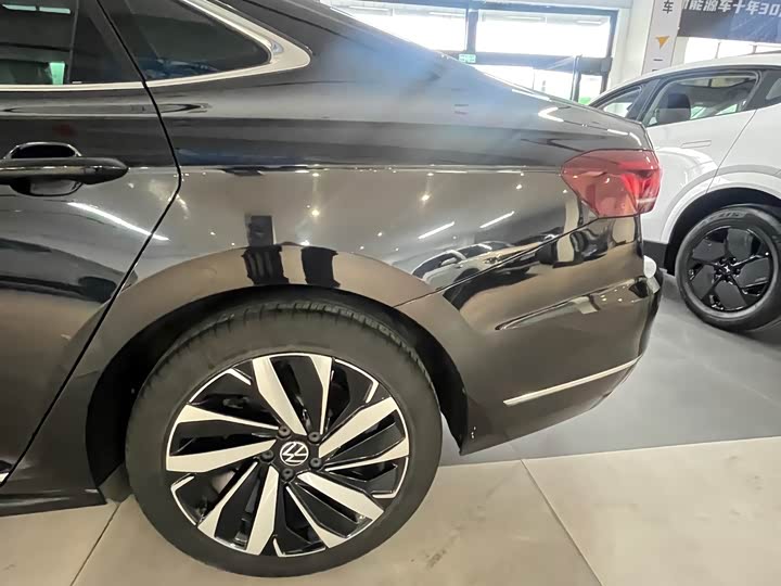 Фото 4 - Volkswagen Passat