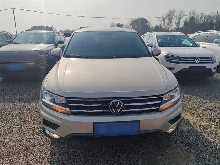 Фото 3 - Volkswagen Tiguan L Pro