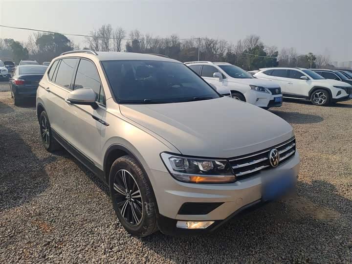 Фото 4 - Volkswagen Tiguan L Pro