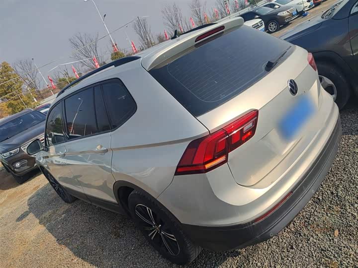 Фото 5 - Volkswagen Tiguan L Pro