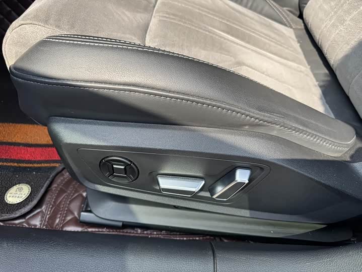 Фото 4 - Audi A6L