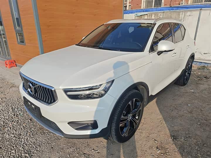 Фото 2 - Volvo XC40