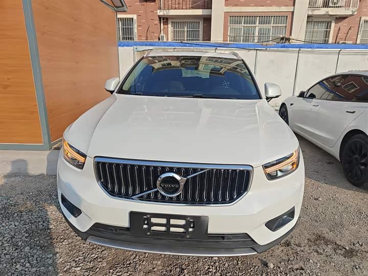 Фото 3 - Volvo XC40