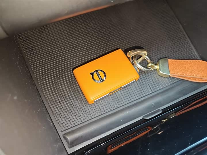 Фото 9 - Volvo XC40