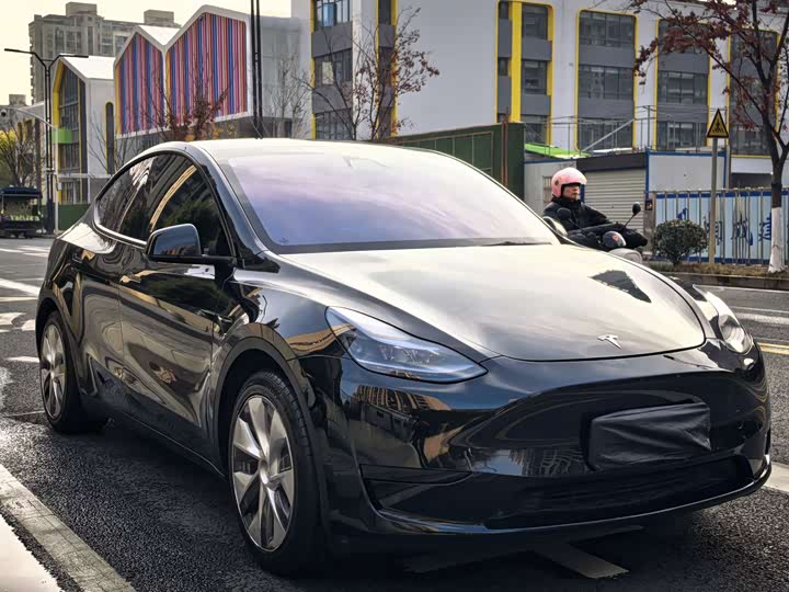 Фото 3 - Tesla Model Y