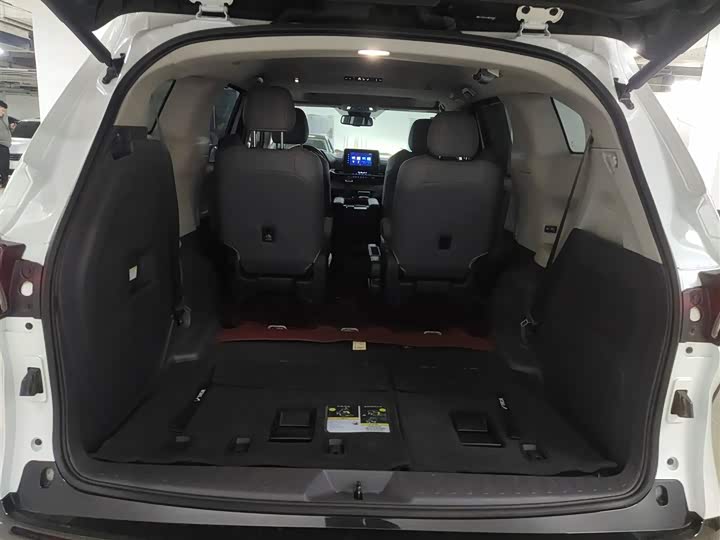 Фото 9 - Toyota Sienna