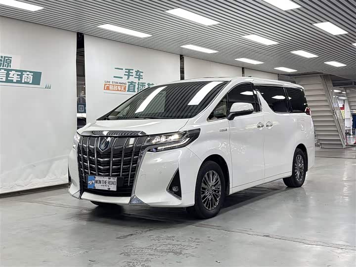 Фото 1 - Toyota Alphard