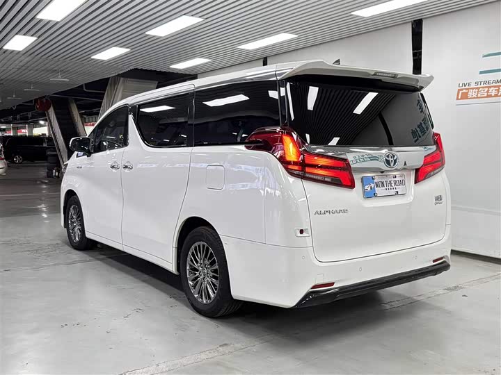 Фото 3 - Toyota Alphard