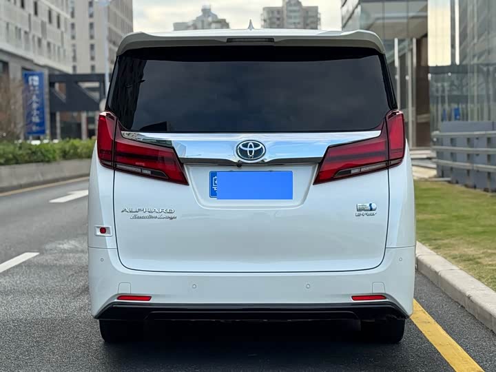 Фото 3 - Toyota Alphard