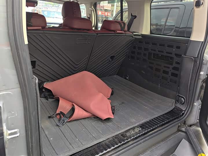 Фото 4 - Tank 300