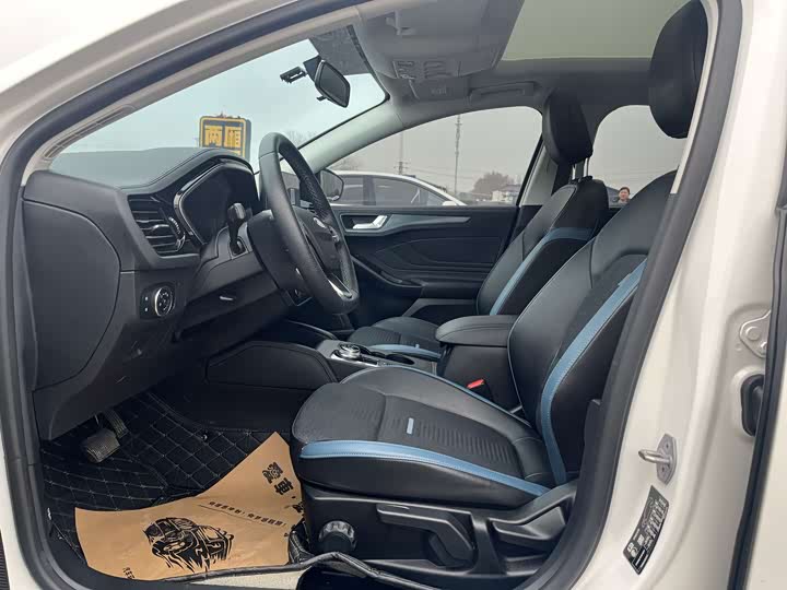 Фото 7 - Ford Focus