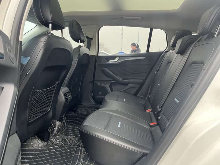 Фото 8 - Ford Focus