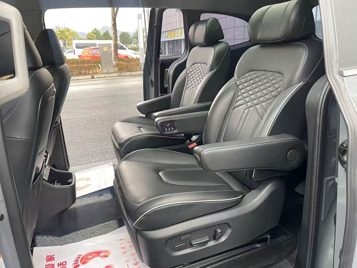 Фото 9 - Hyundai Custo