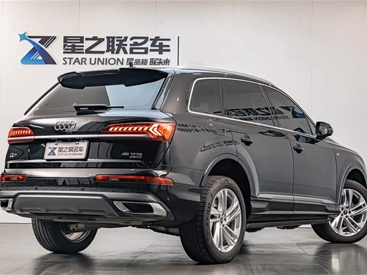 Фото 7 - Audi Q7