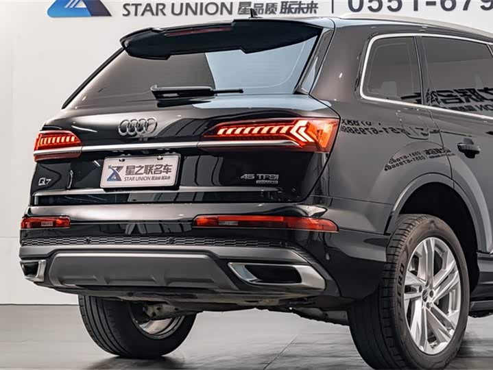 Фото 8 - Audi Q7