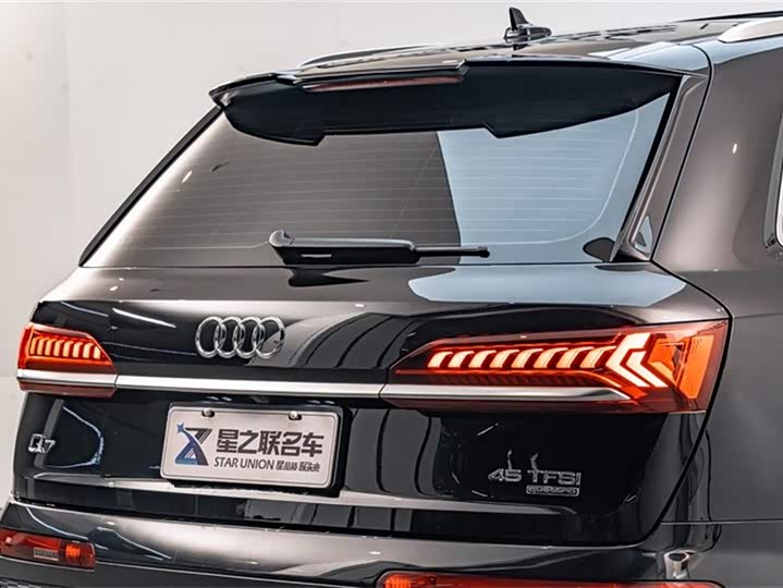 Фото 9 - Audi Q7