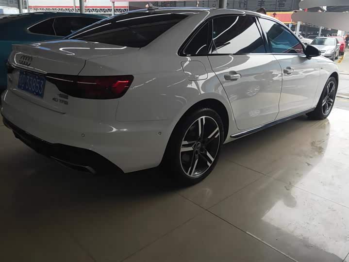 Фото 3 - Audi A4L