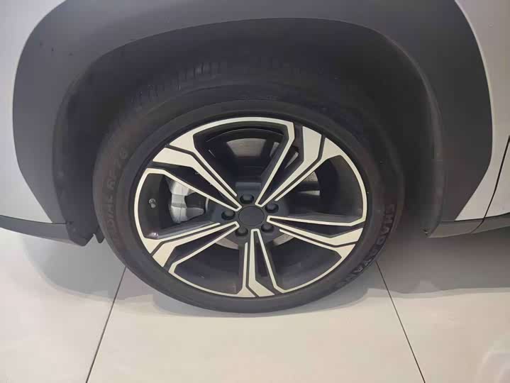 Фото 2 - Geely Galaxy L7