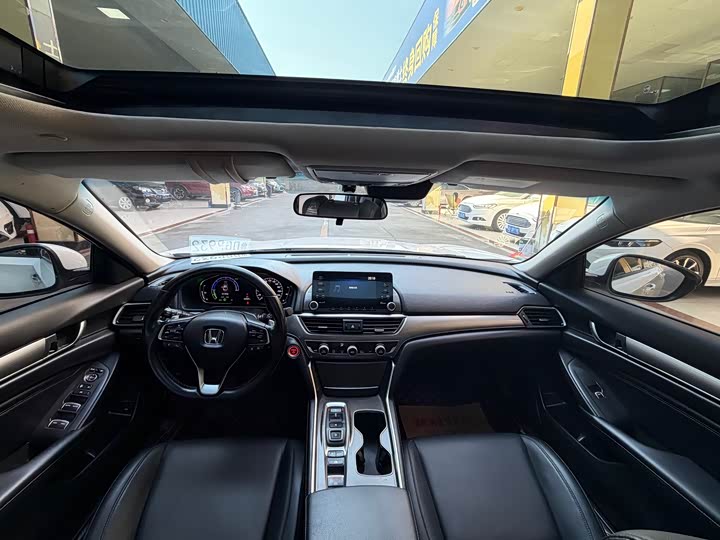 Фото 4 - Honda Accord