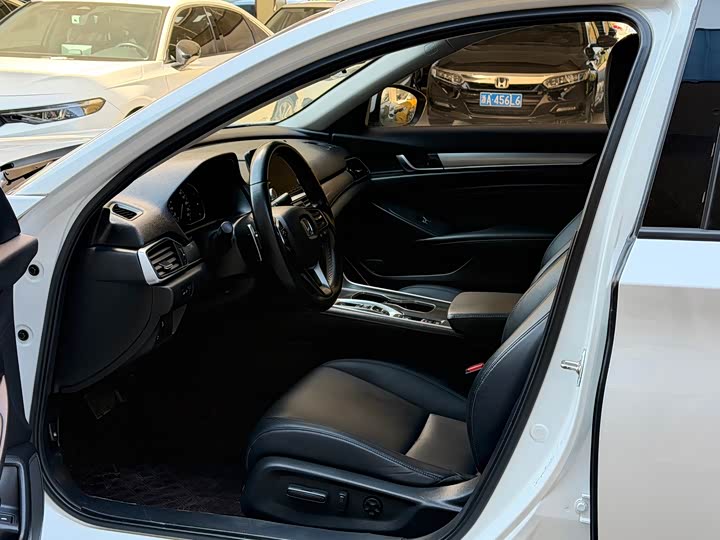 Фото 6 - Honda Accord