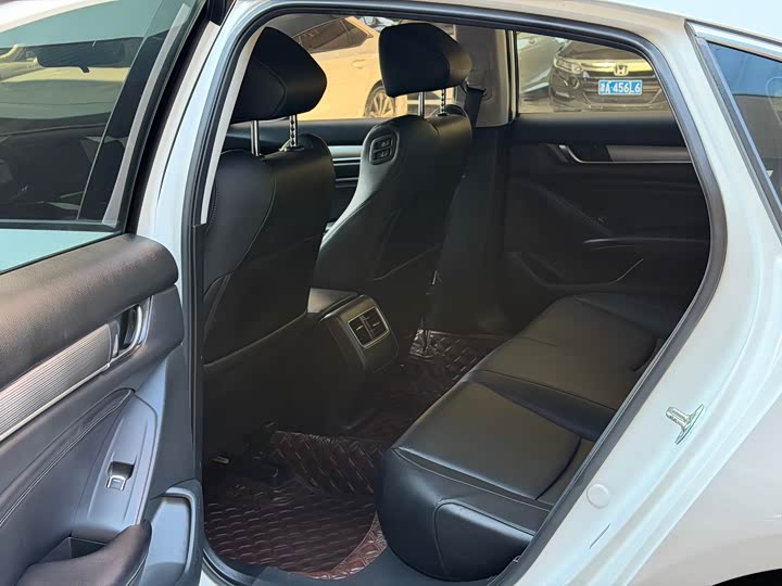 Фото 7 - Honda Accord