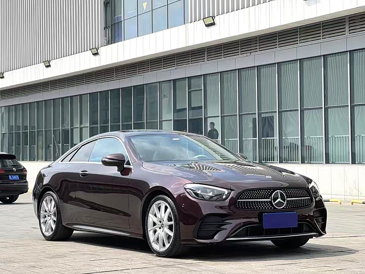 Фото 3 - Mercedes-Benz E-Class