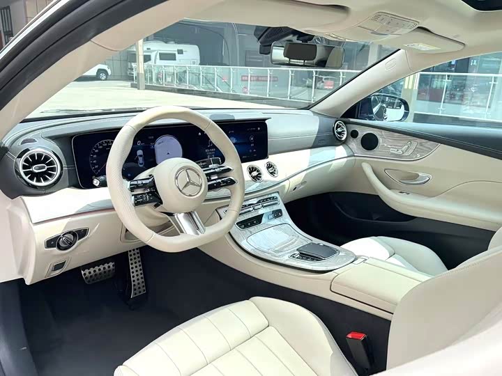 Фото 4 - Mercedes-Benz E-Class