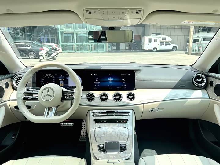 Фото 5 - Mercedes-Benz E-Class