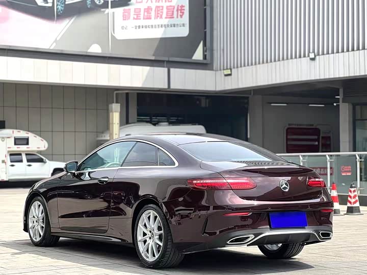 Фото 9 - Mercedes-Benz E-Class