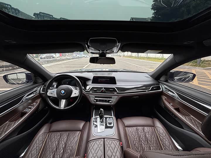 Фото 4 - BMW 7 Series