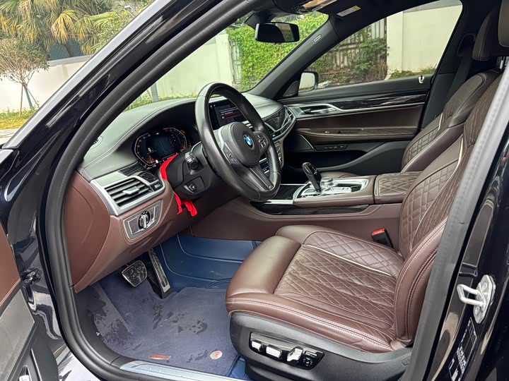 Фото 5 - BMW 7 Series