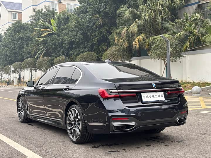 Фото 8 - BMW 7 Series