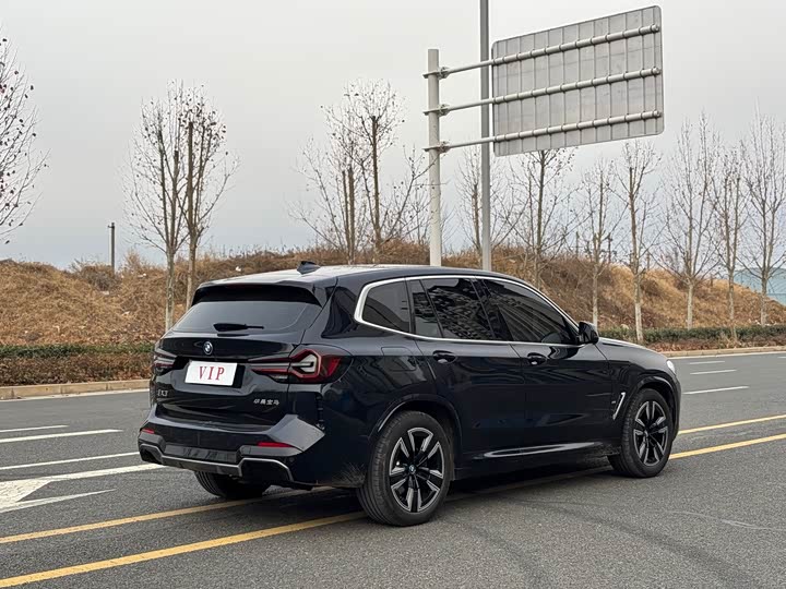 Фото 9 - BMW iX3