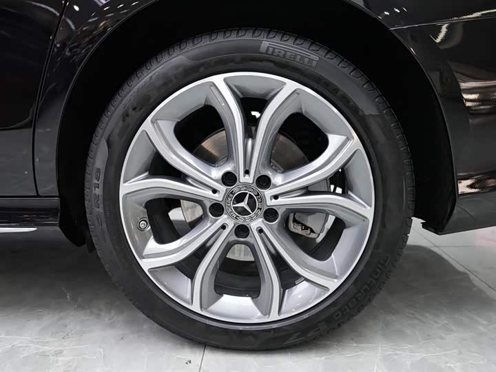 Фото 4 - Mercedes-Benz E-Class