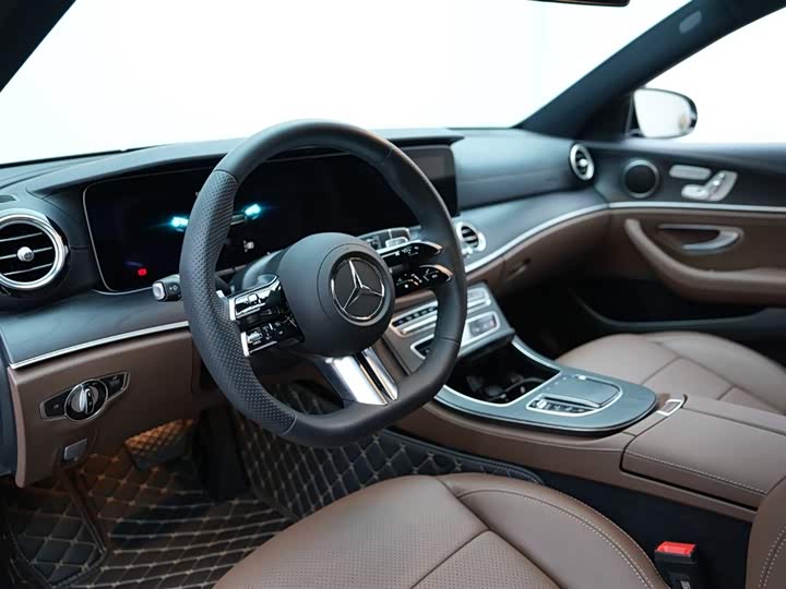 Фото 7 - Mercedes-Benz E-Class