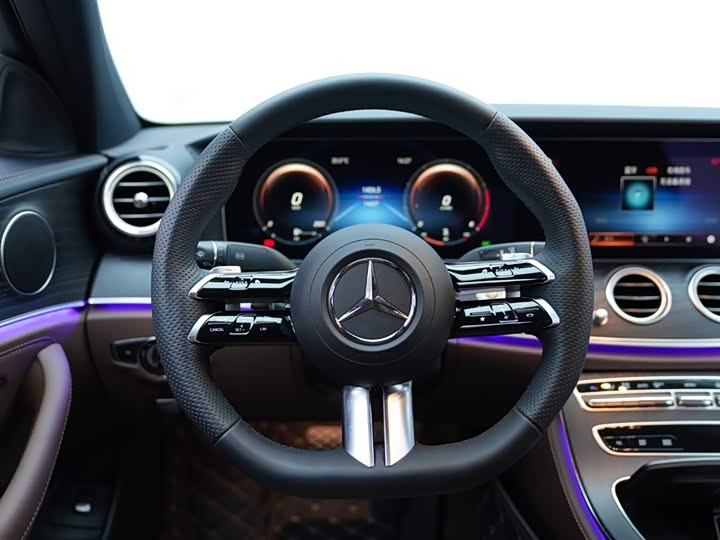 Фото 8 - Mercedes-Benz E-Class