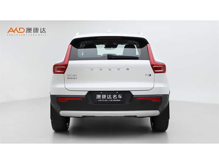 Фото 4 - Volvo XC40