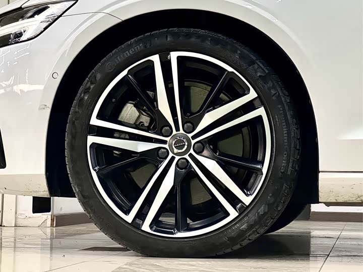 Фото 6 - Volvo V60