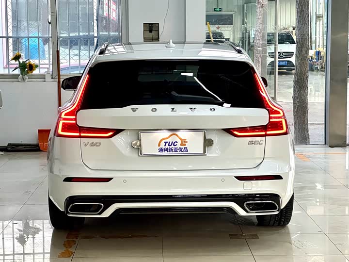 Фото 8 - Volvo V60