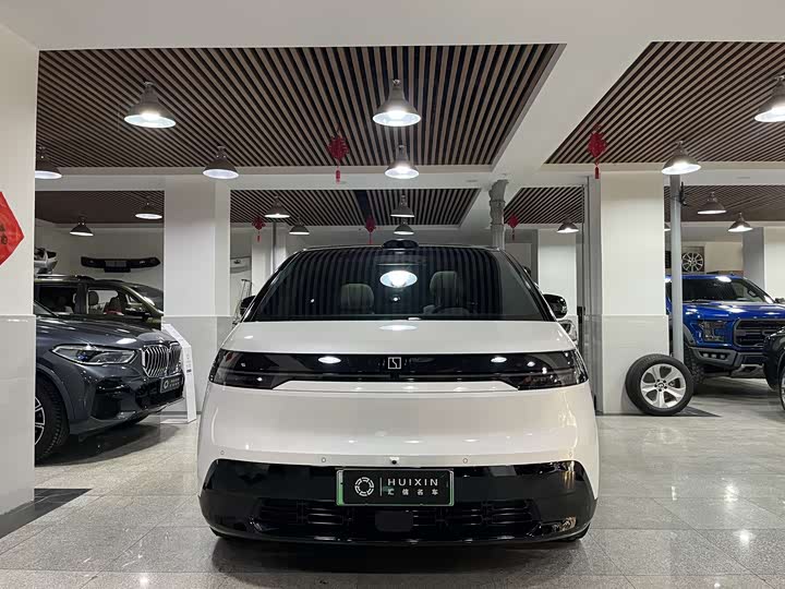 Фото 1 - Zeekr Mix