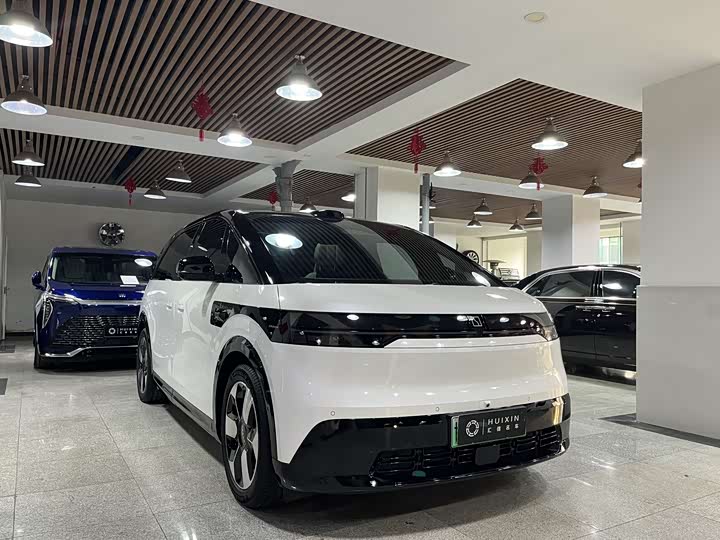 Фото 2 - Zeekr Mix