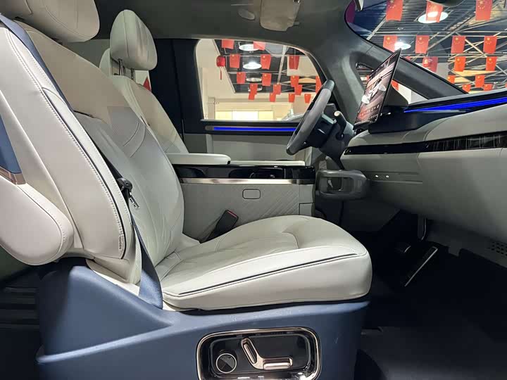 Фото 8 - Zeekr Mix