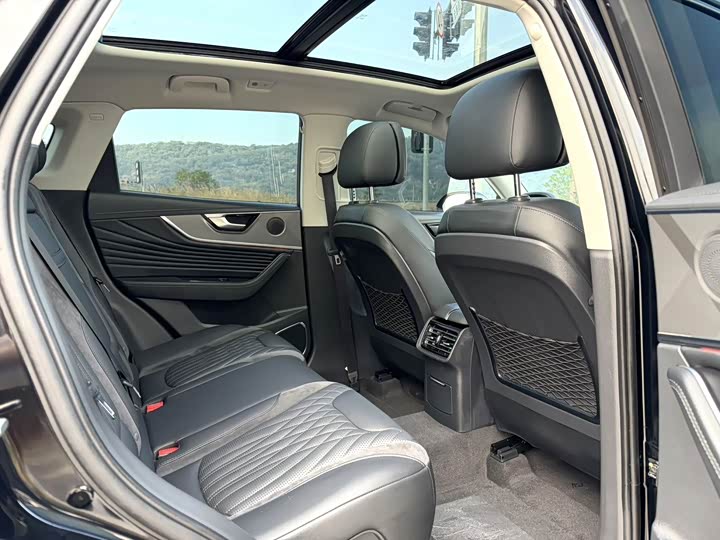 Фото 7 - Hongqi HS5