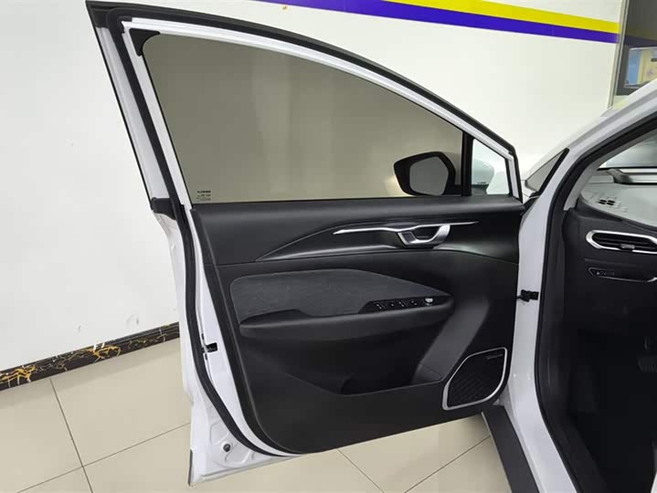 Фото 7 - Geely Geometry C