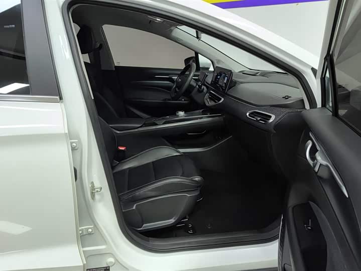 Фото 8 - Geely Geometry C