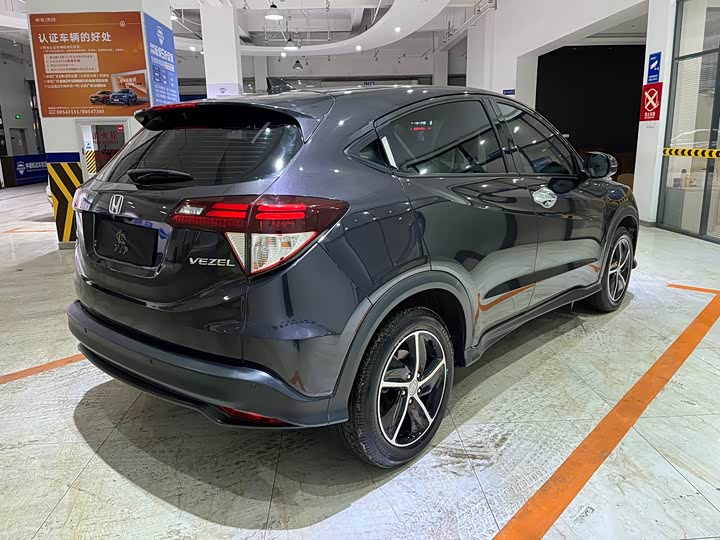 Фото 4 - Honda Vezel