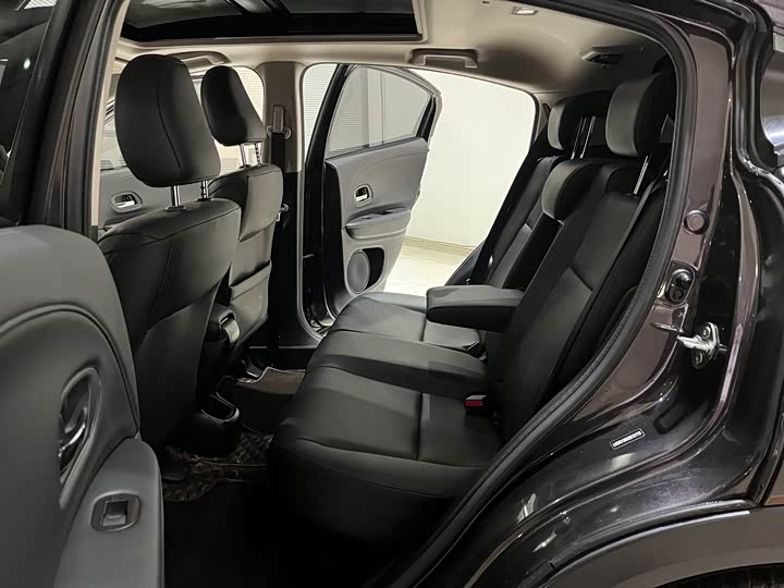 Фото 9 - Honda Vezel